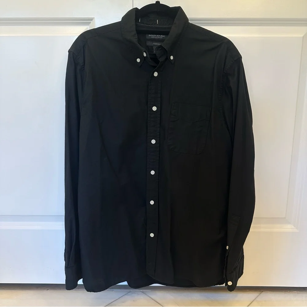Medium Banana Republic Organic Black Casual Button-Down Shirt